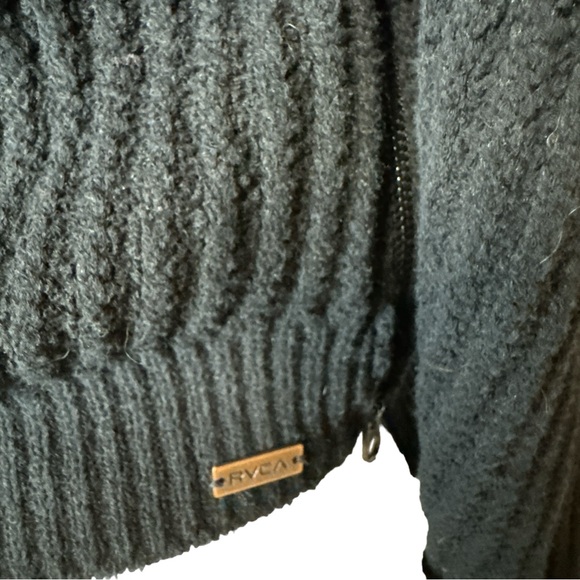 Cable Knit Crewneck Sweater by RVCA, Cropped, Sz Large, Zippers on Sides, Black - Picture 3 of 12